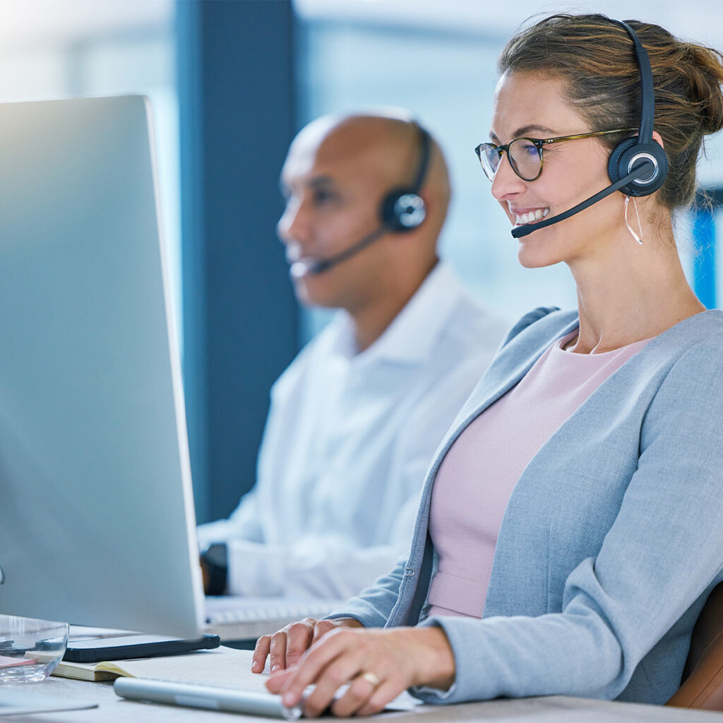 microsoft 365 for business support rep fielding a call
